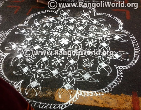 21 to 1 Parallel Dots Kolam